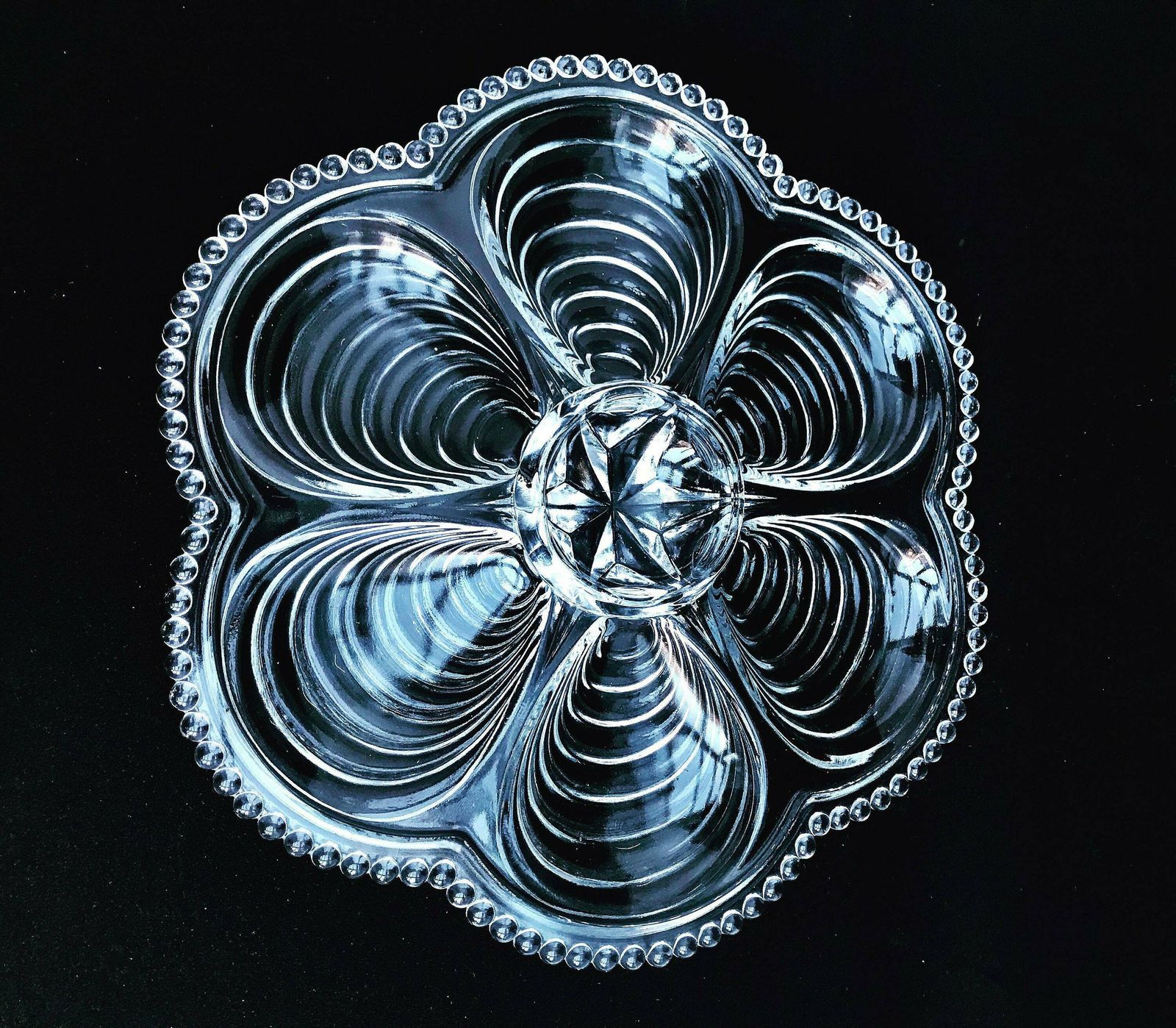 Oesterschaal Helder Glas | 1 Oesterschaal Met Glazen Kralen | Verzamelaarsschaal Collectie. Oesterschaal, Oesterborden Transparant Glas