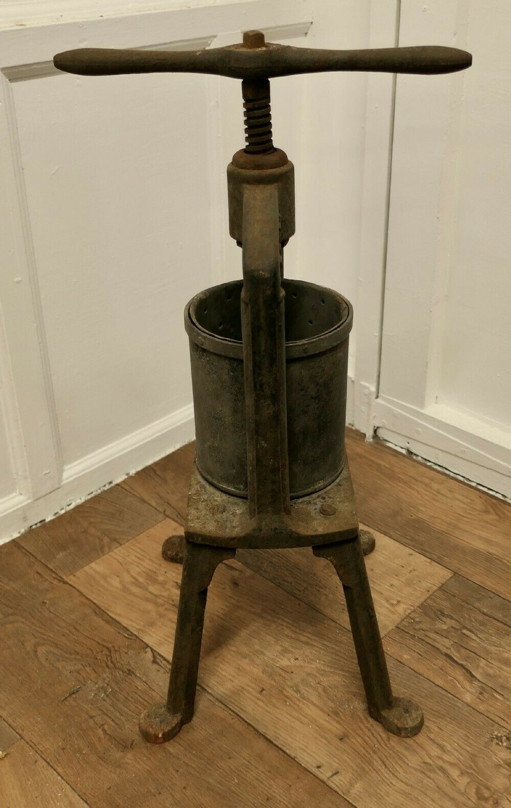 A Maw And Sons 19th Century Cast Iron Tincture Press photo vinterior