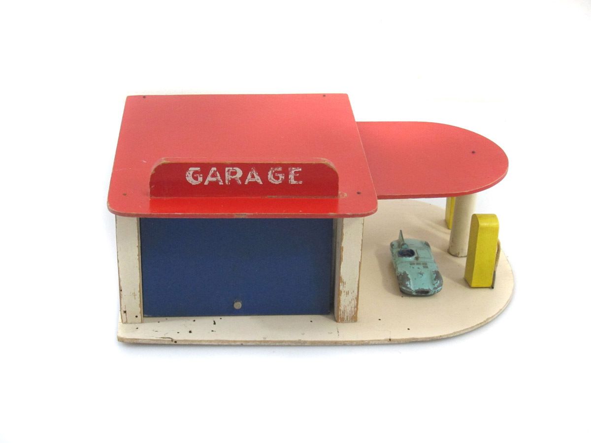 Zeldzame Vintage Speelgoedgarage Uit De Jaren 1950 photo Woonaccessoires