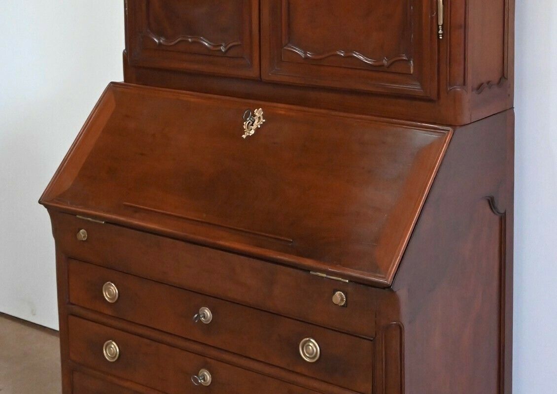 photo vintage Exceptional Scriban Chest Of Drawers From Port Nantais In Mahogany – 1750