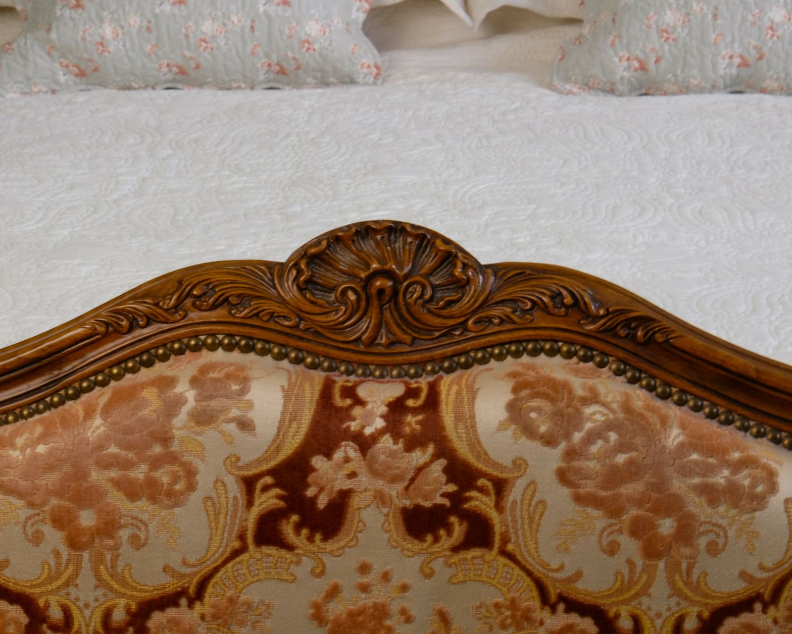 Large Kingsize 5'6"   Small Superking Antique Upholstered Bed photo Furniture