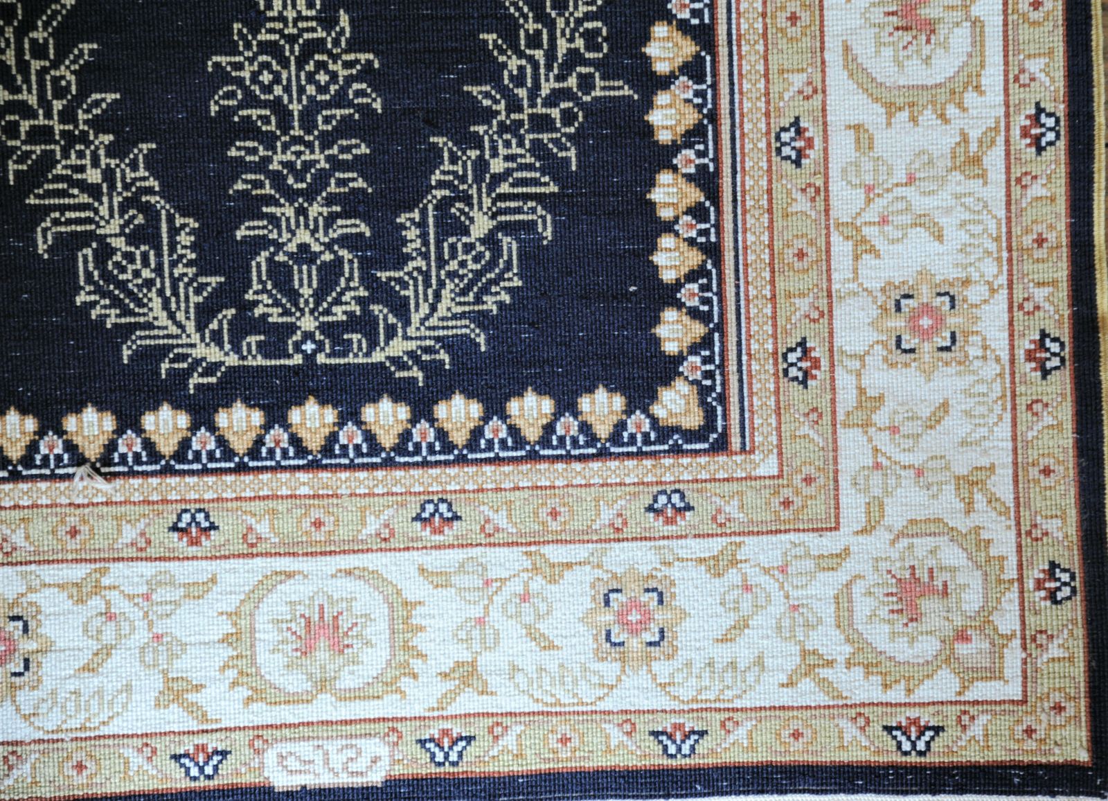 photo vinterior Fine Small Turkish Hereke Style Silk Rug