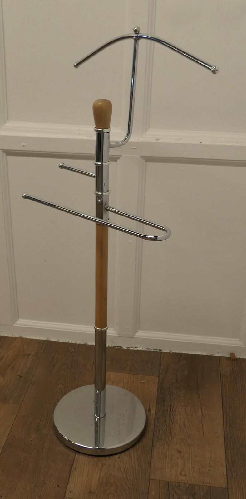Mid Century Gentleman’s Floor Standing Valet Suit Hanger photo for sale
