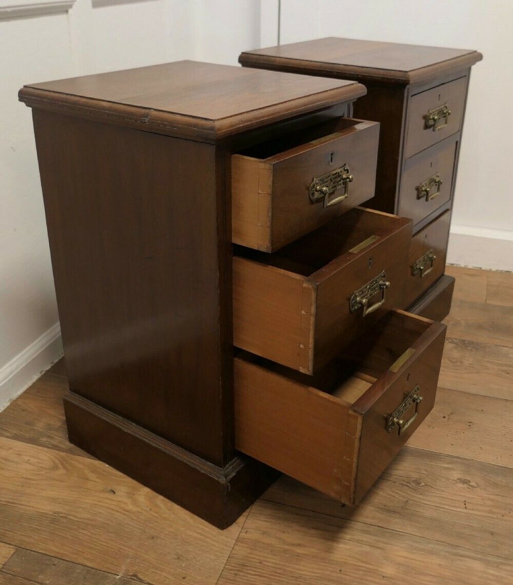 A Pair Of Small 4 Drawer Chest Of Drawers, Night Tables photo Furniture