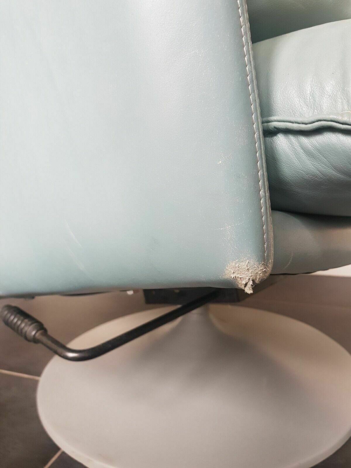 photo vinterior Mid Century Leather Swivel Armchair By Alex Hentoven For Leolux
