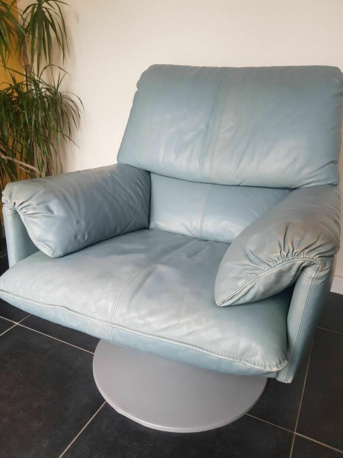 photo buy Mid Century Leather Swivel Armchair By Alex Hentoven For Leolux