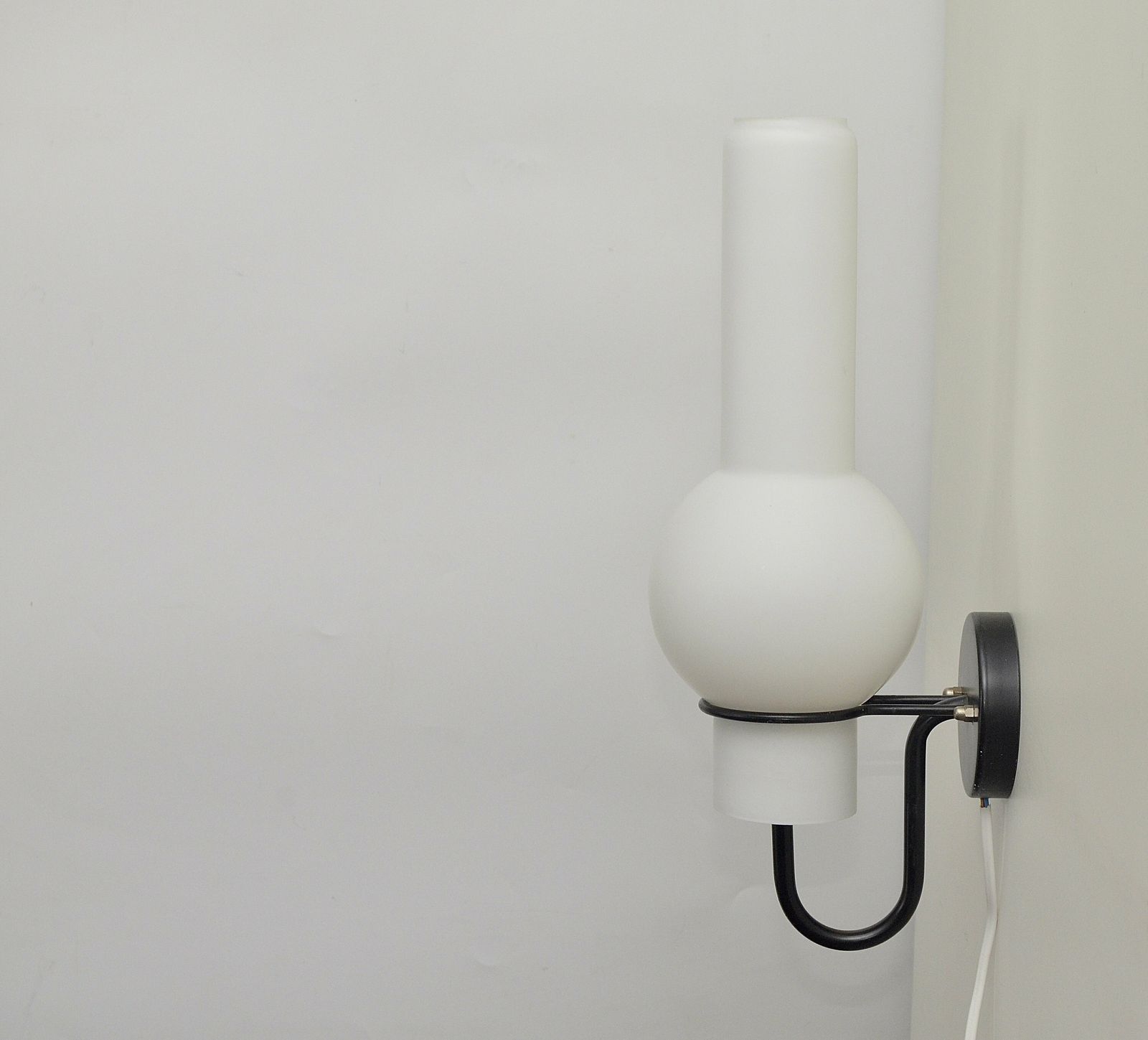 Rare Minimalist Midcentury Lucifero Quinquet Wall Lamp By Raak Amsterdam Modelnumber C 1664, Dutch Design 1960s