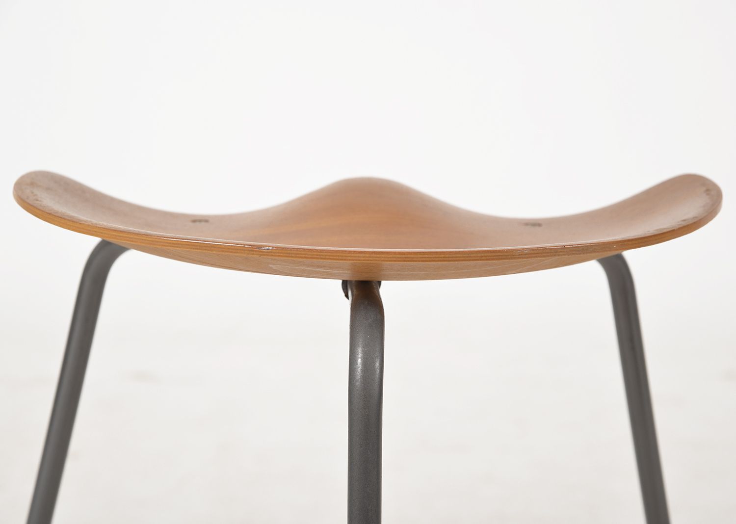 1960s Curved 3 Legged Teak Plywood Stool By Astor Glibstrup For Frederikssund Mobelfabrik, Denmark photo for sale