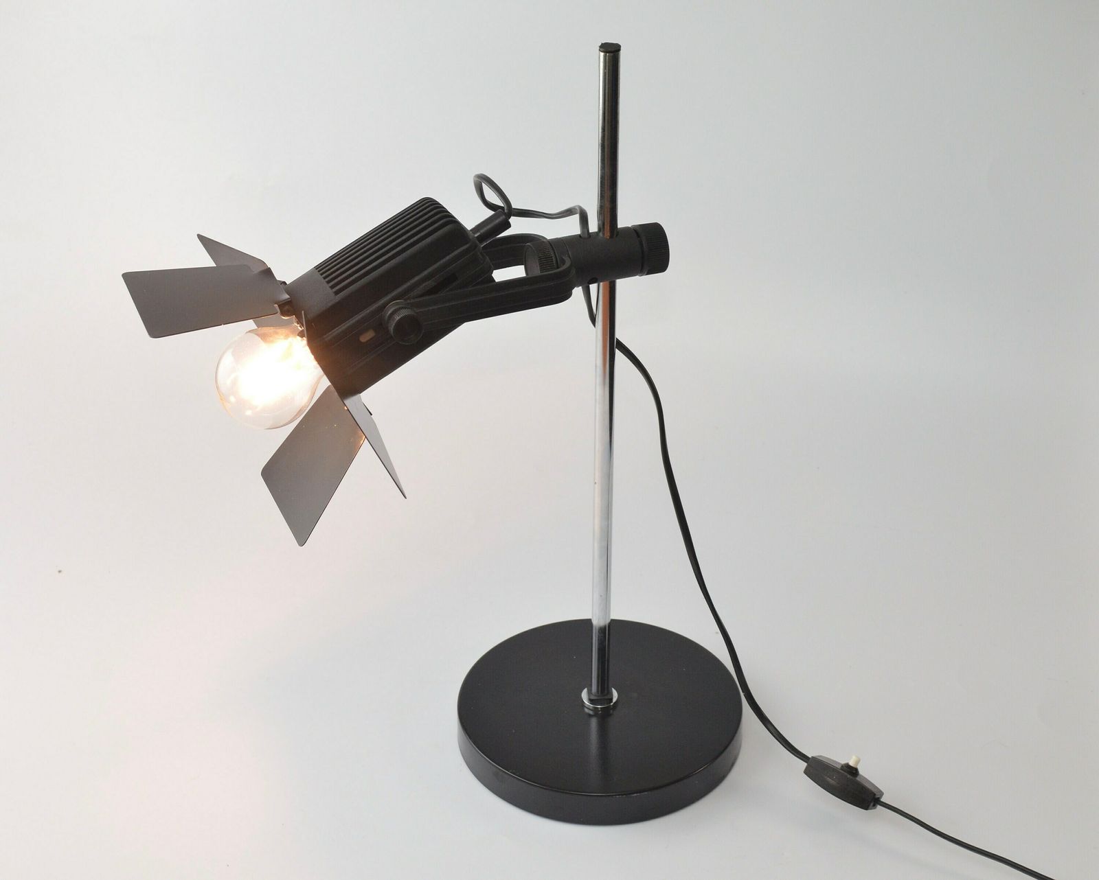 Rare Large Desk Lamp In The Shape Of A Movie Light By Roger Tallon For Hustadt Leuchten Germany 1970s photo Lighting