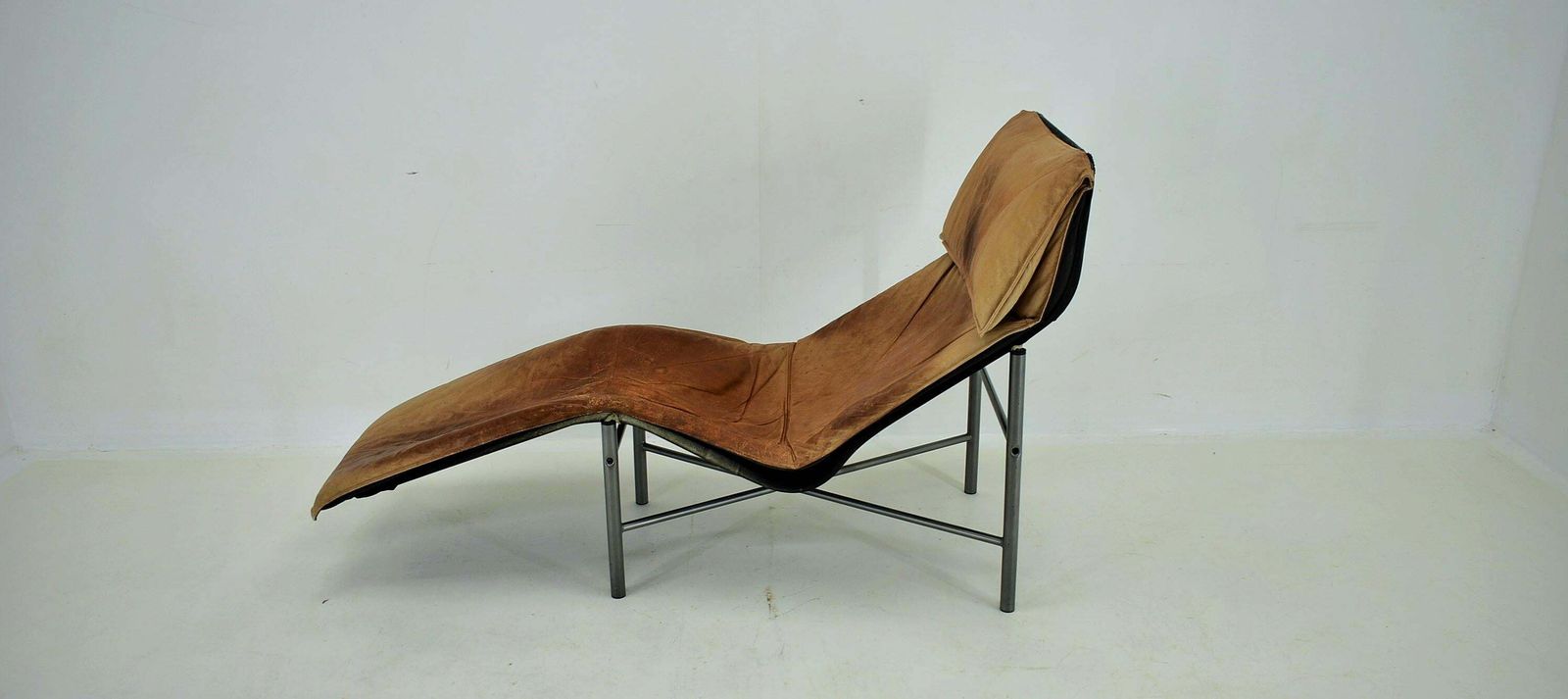 Furniture Vintage Cognac Leather Chaise Longue By Tord Bjorklund Sweden, 1970 photo