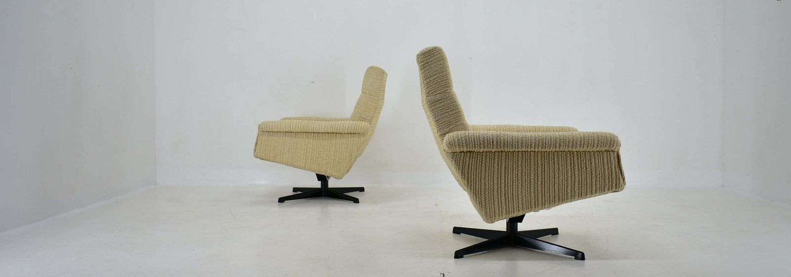 927.0 Pair Of Armchairs, Tabouret By Morávek A Munzar , 1968s photo