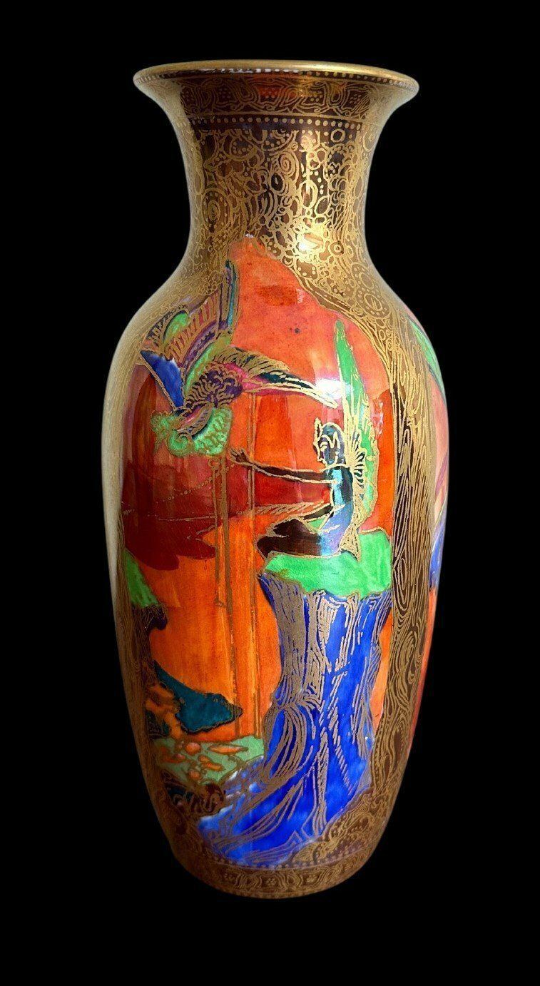 photo furniture Wedgwood Fairyland Lustre Vase