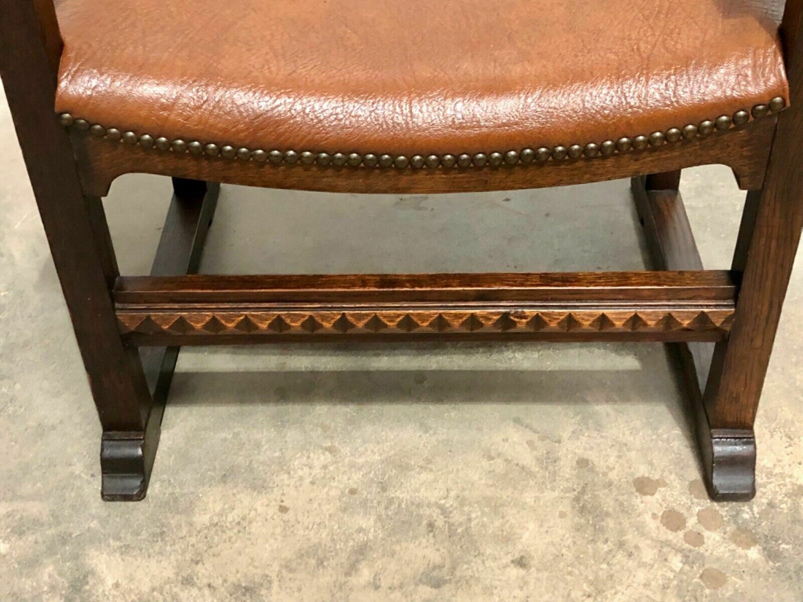 photo vintage Handsome Arts And Crafts Oak Nursing Chair / Childs Chair
