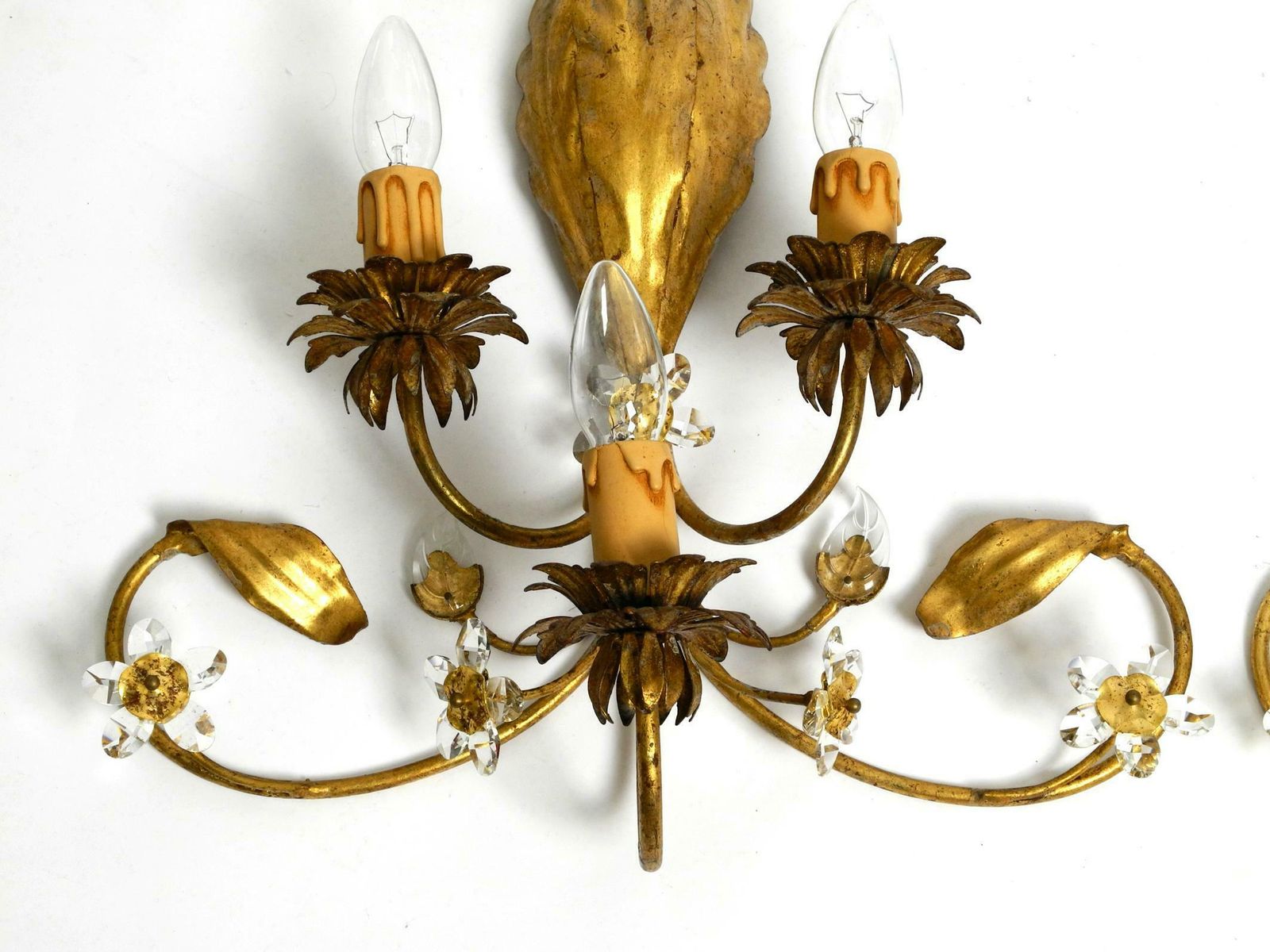 photo vintage Pair Of Elegant Gold Plated Italian 1980's Floral Regency Murano Glass Sconces