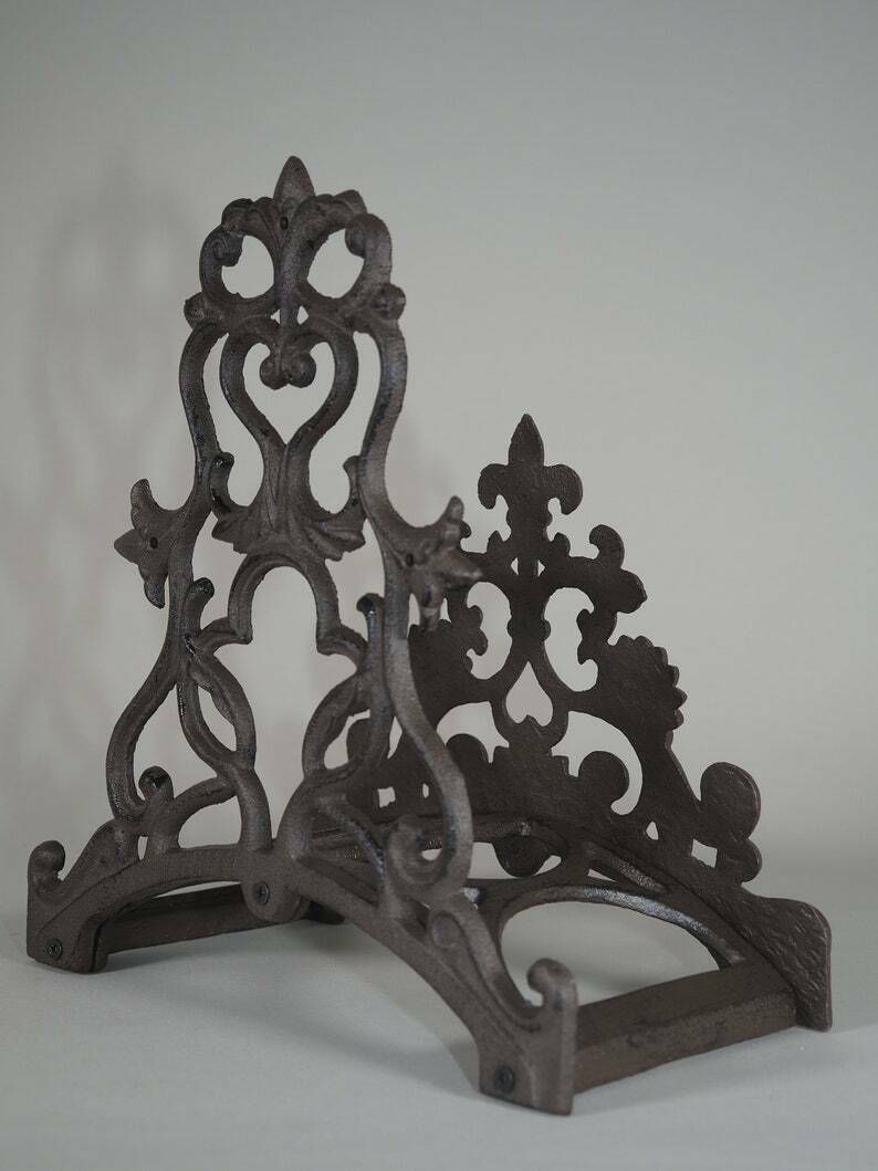 Garden Hose Holder Wall Mounted Lily Cast Iron Wall Mounted Antique Style Hose Holder photo vinterior