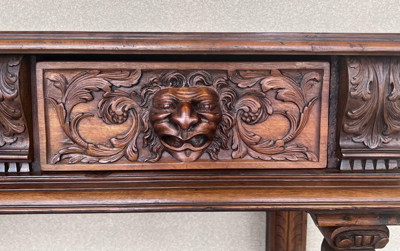 Mobilier Console sculptée de style Renaissance, plateau en marbre beige, XIXe siècle photo