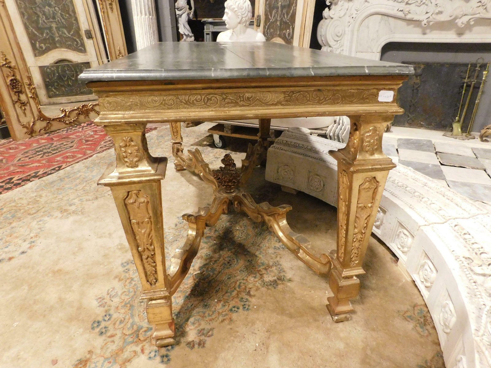 photo furniture Antique Table Console In Lacquered And Gilded Wood, First Half Of The 18th Centu