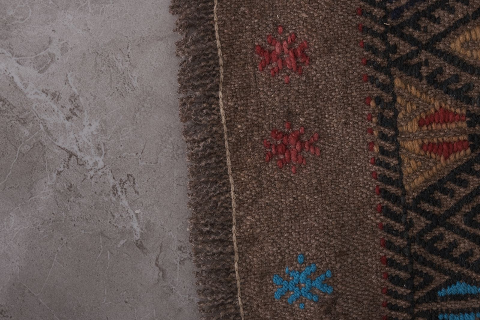 photo furniture Mid Century Jajim Turkish Kilim Rug 2'2'' X 14'