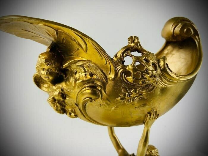French Lady Shell Comport In Gilded Bronze   Rococo Style   Bronze, Gilded   Second Half Of The 19th Century photo vinterior