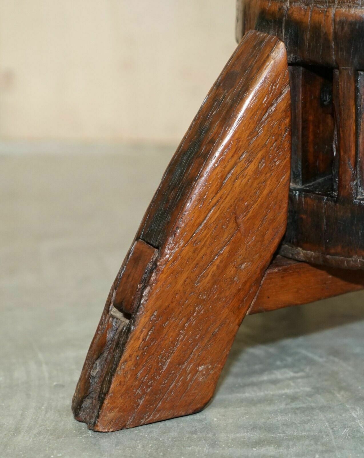 photo vinterior Primative Antique Circa 1760 Carthorse Wheel Remade Into A Captains Swivel Chair
