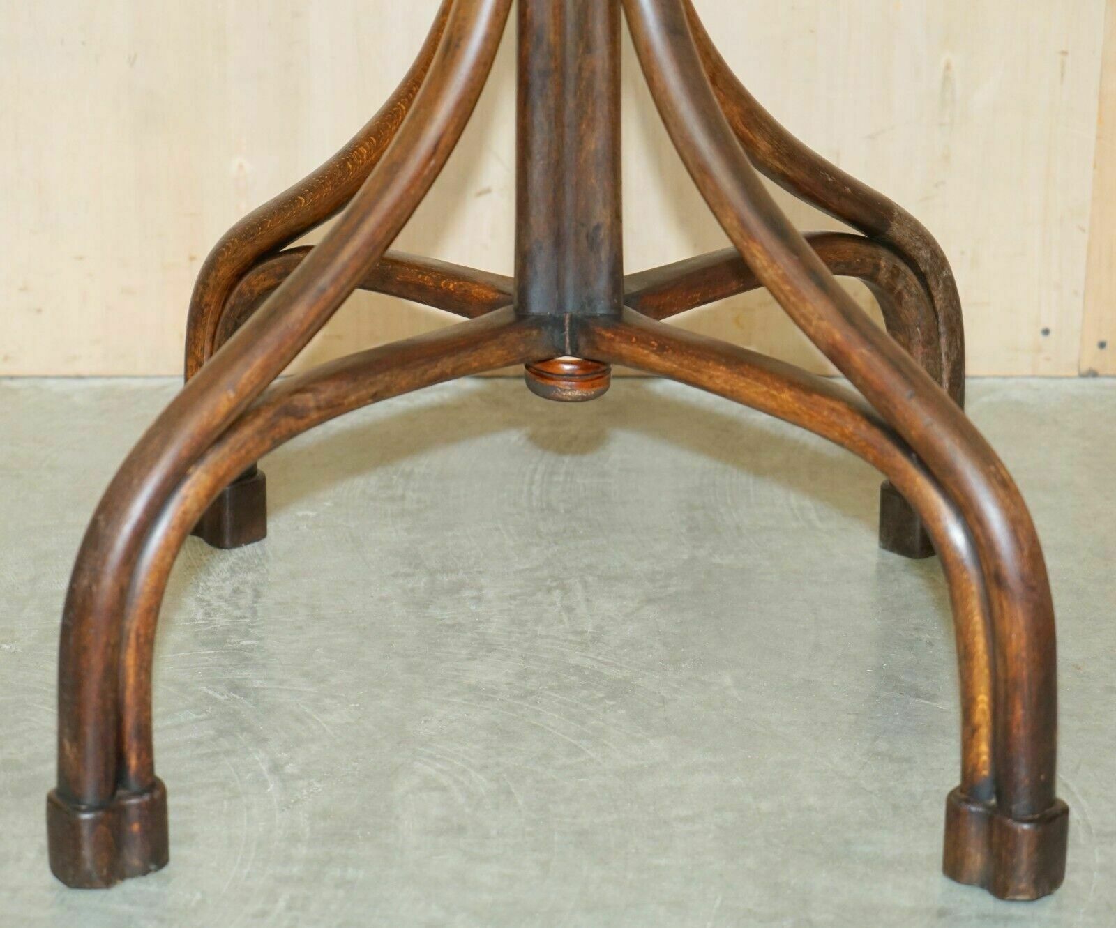 photo vintage Antique Original Late Victorian Circa 1880 Thonet Bentwood Coat Rack Stand