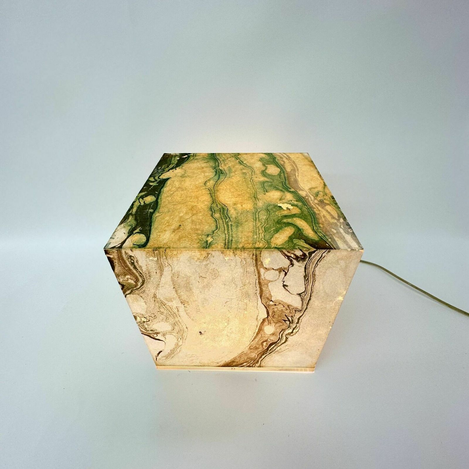 Mid Century Design Lucite Cube Table Lamp , 1970’s photo vinterior