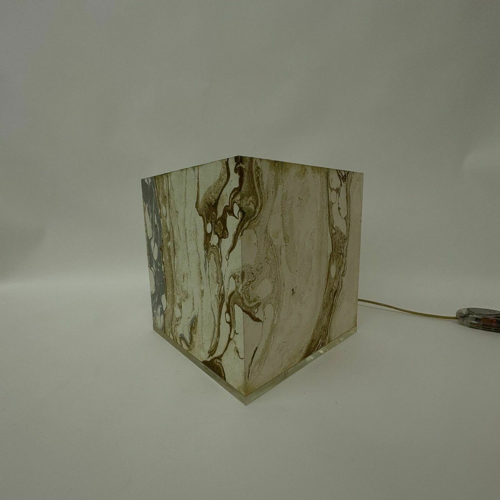 photo for sale Mid Century Design Lucite Cube Tafellamp, Jaren 1970