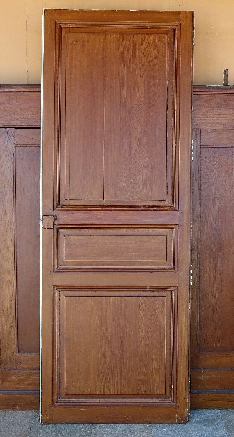 photo furniture Pitchpin Property Gates – 1900