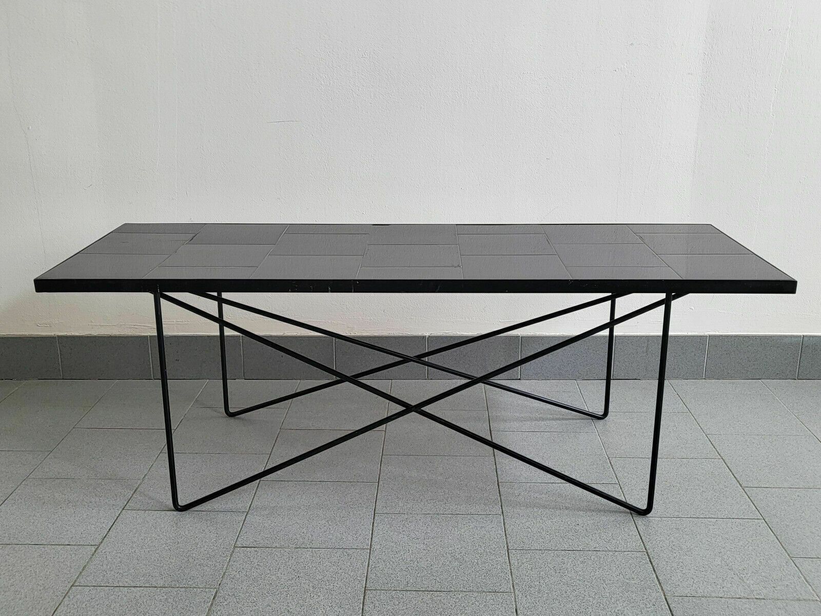 photo furniture Vintage Salontafel 1950 In Keramiek & Zwart Staal 50s Rockabilly Jaren 1950
