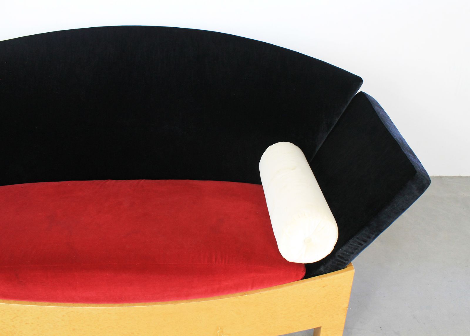 Hans Hollein Mitzi Sofa In Poplar Fabric And Wool By Poltronova 1980s Italy photo vinterior