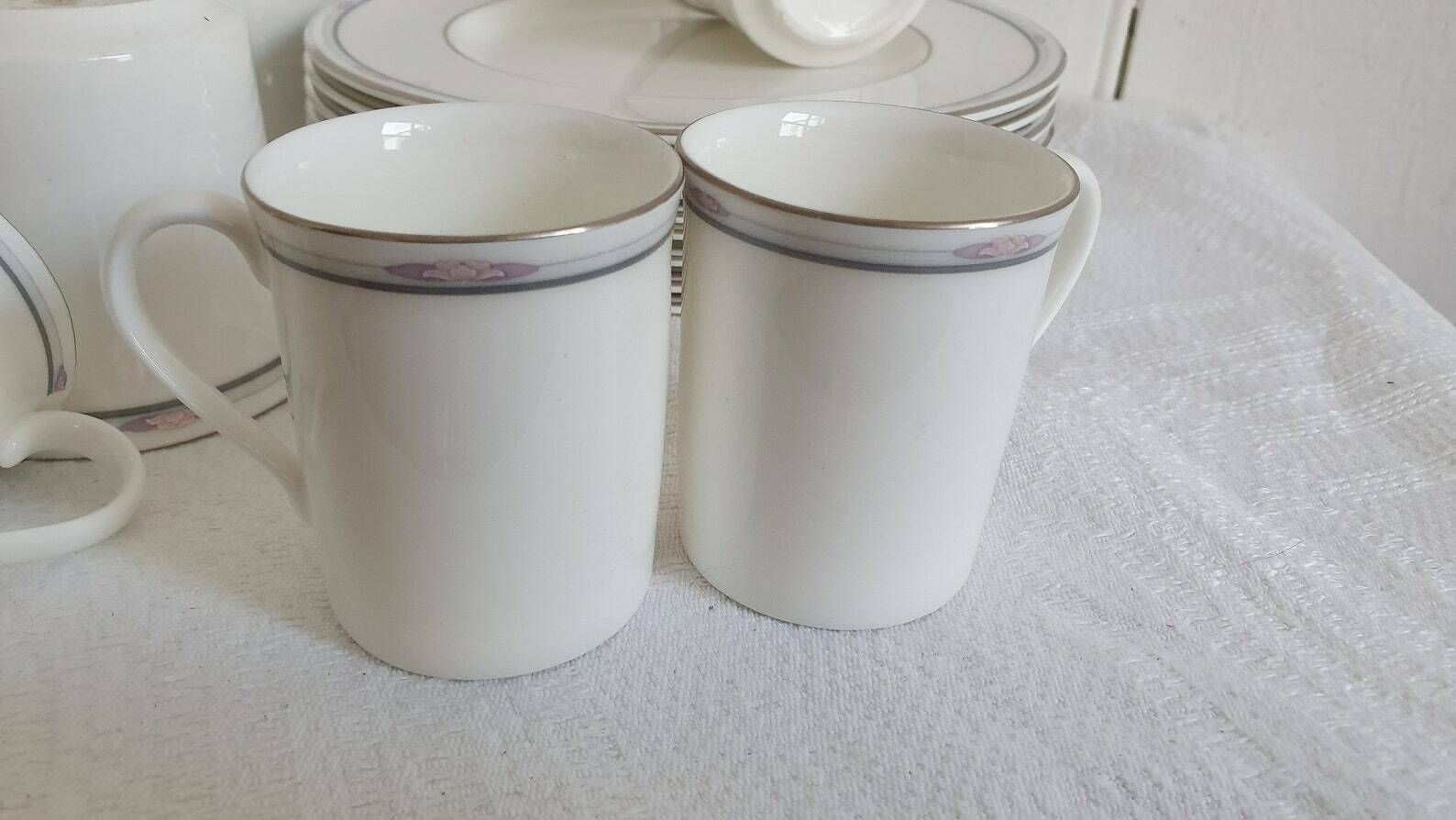 40 Piece Classic 80’s Chic Vintage Large Quality Royal Doulton ‘Simplicity’ Tea Coffee Service 8 Of Each Bone China photo for sale