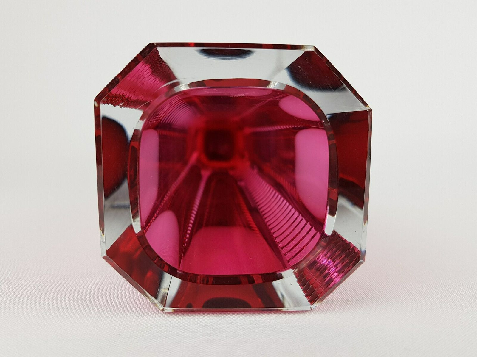 Vintage 1960 70s Magenta Pink Beyer Und Co Kristal Clear Hand Cut Glass Vase From Germany photo vinterior