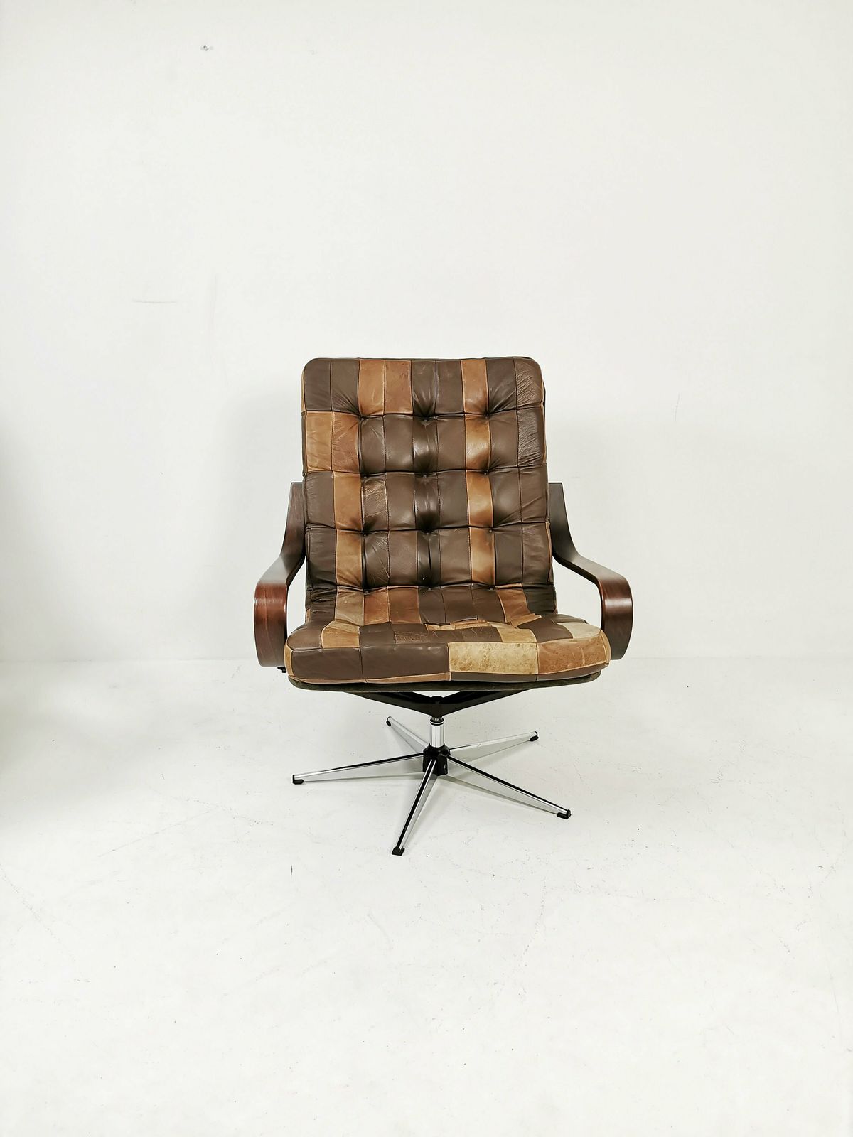 Norwegian Westnova High Brown Swivel Lounge Chairs Patchwork Leather, 1970s, Set Of 2 photo 1937.0