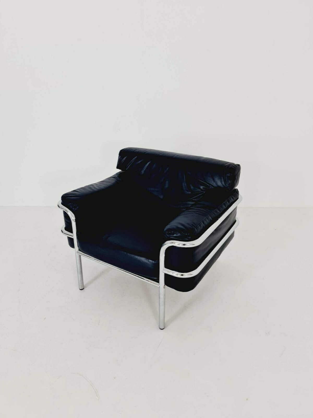 Bauhaus  Style Of Cassia Lc2 Style Armchair, 1980s photo furniture