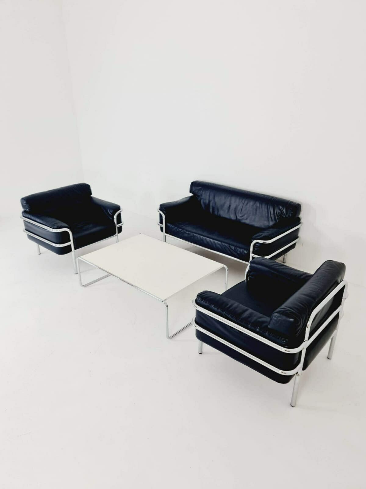 photo furniture Bauhaus  Style Of Cassia Lc2 Style Armchair, 1980s