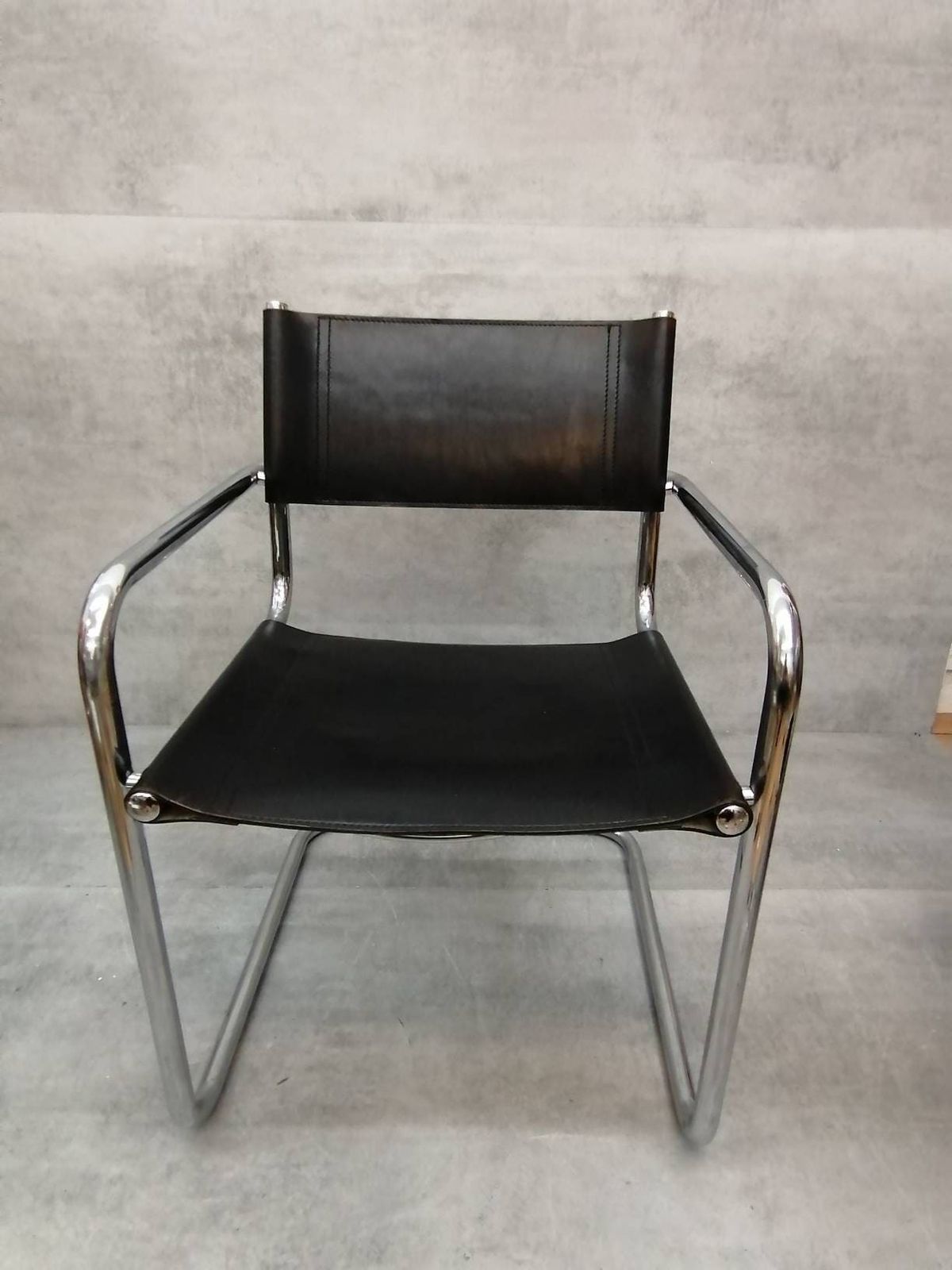 1 Von 2 Vintage Model S34 Black Saddle Leather Dining Chairs By Mart Stam & Marcel Breuer 1980s photo Furniture