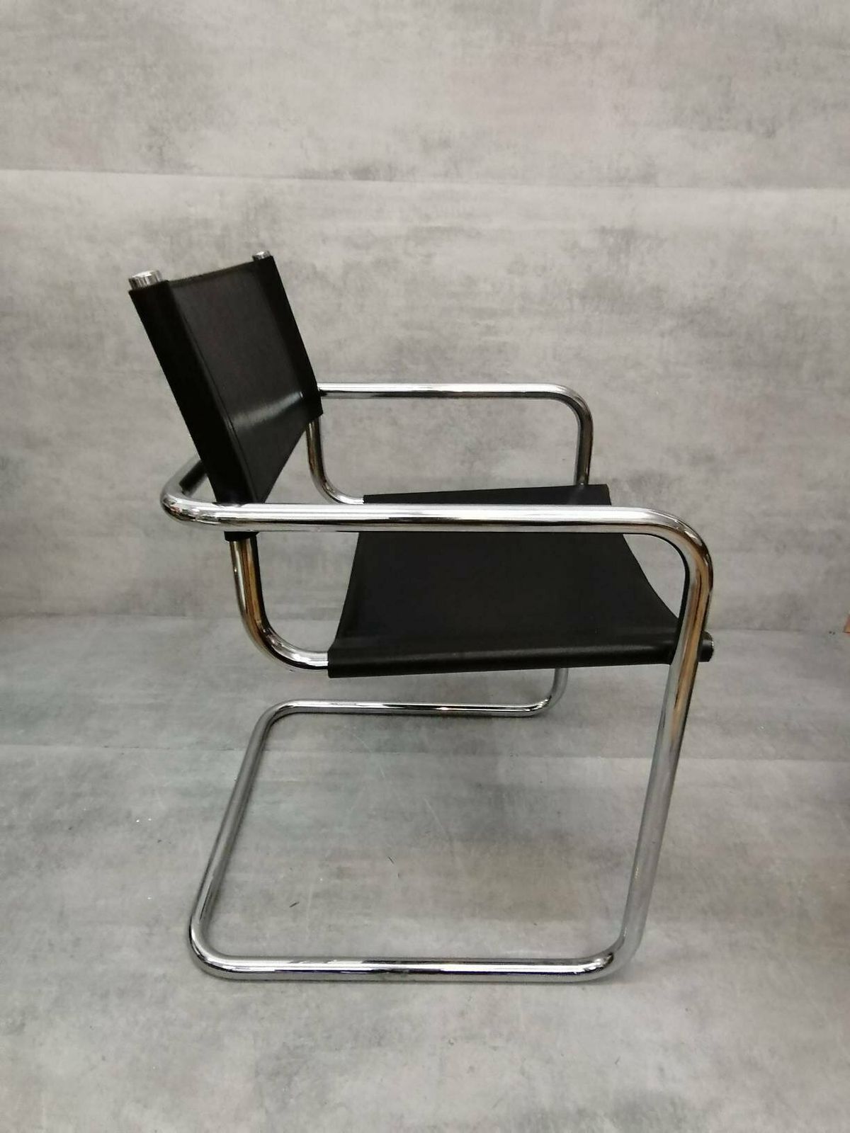 1 Von 2 Vintage Model S34 Black Saddle Leather Dining Chairs By Mart Stam & Marcel Breuer 1980s photo vinterior