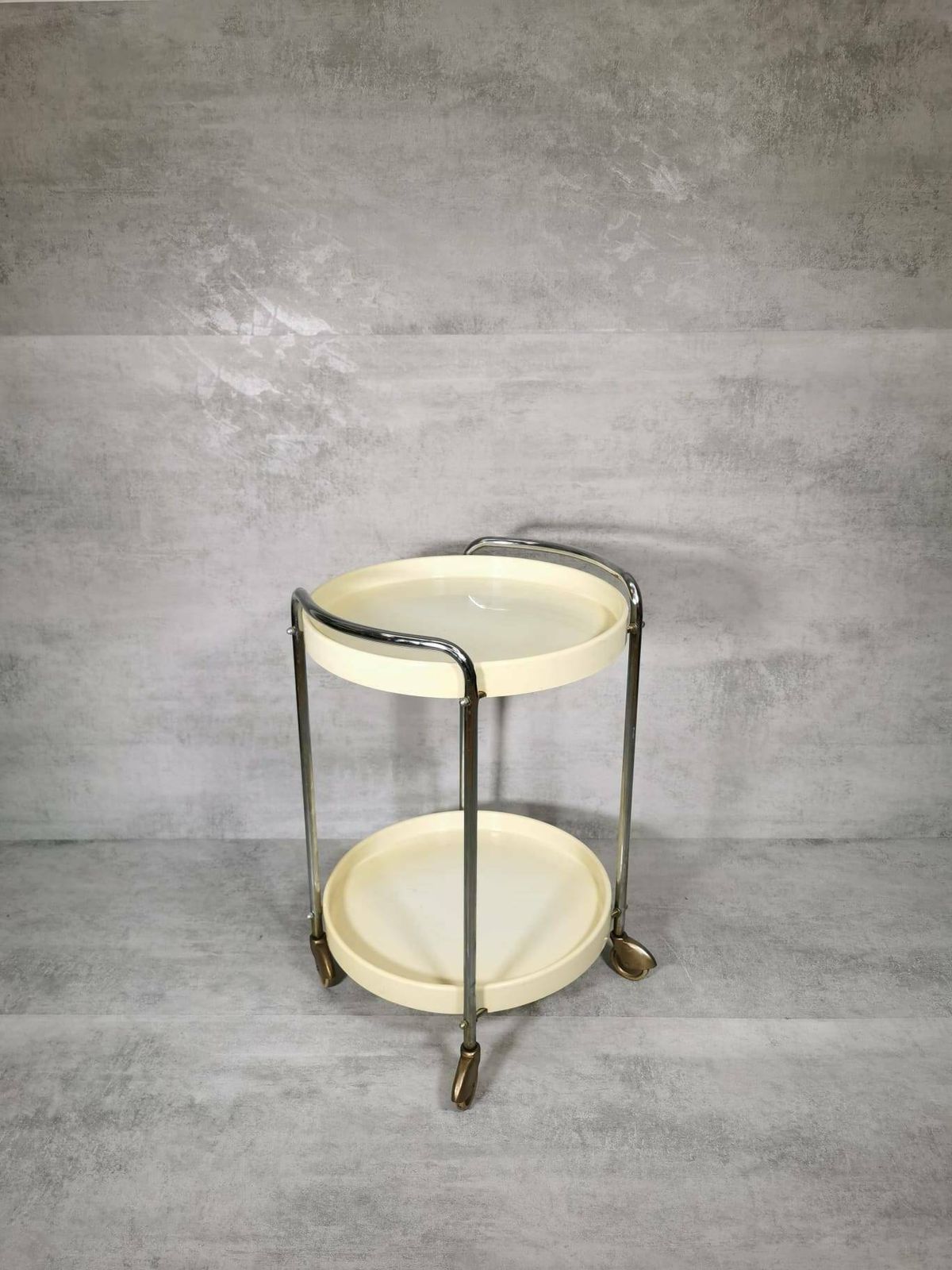 Midcentury Plastic And Metal Chrome Round Italian Bar Cart, 1950s