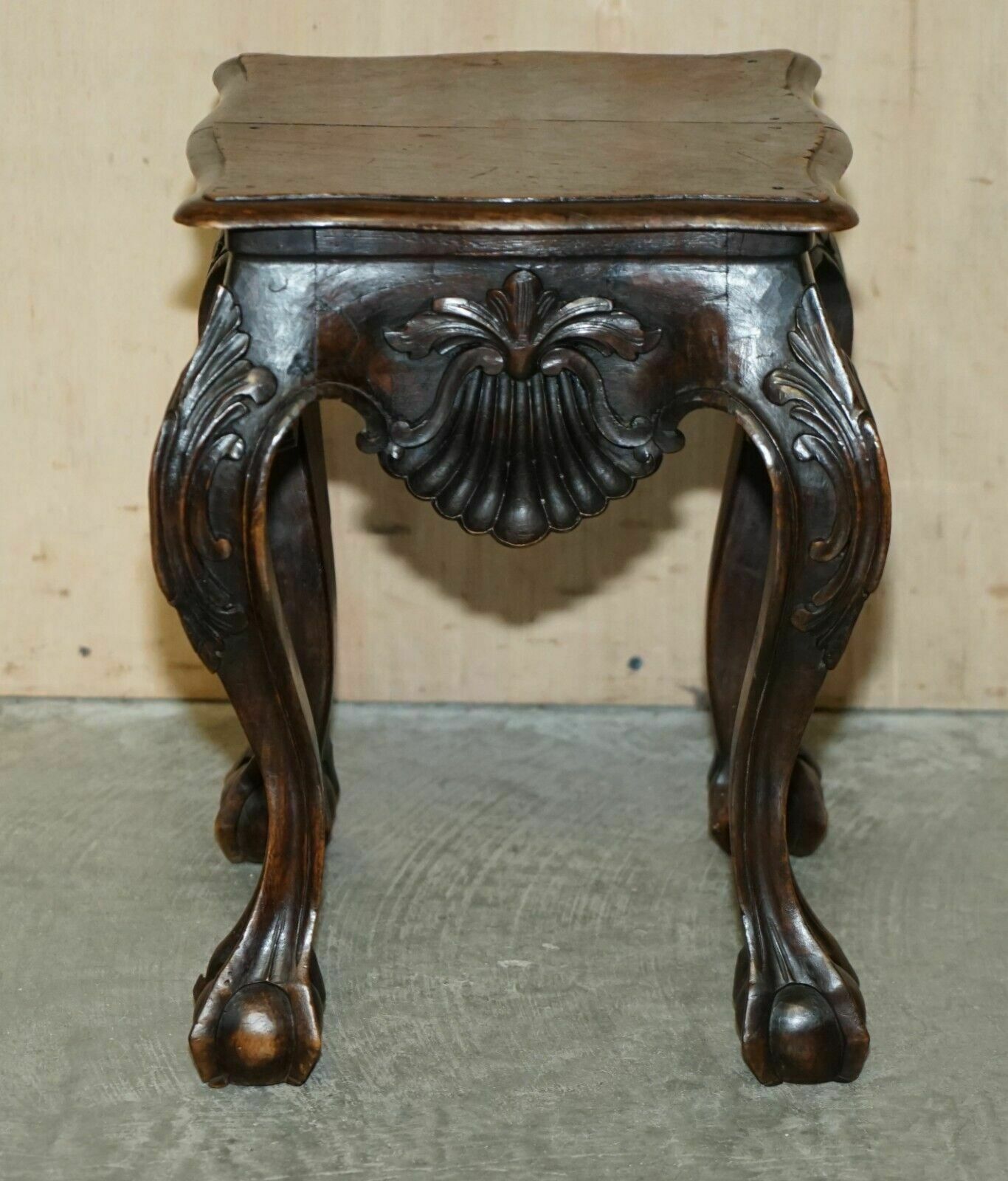 photo vintage Lovely Pair Of Antique Circa 1900 Hand Carved Mahogany Claw & Ball Side Tables