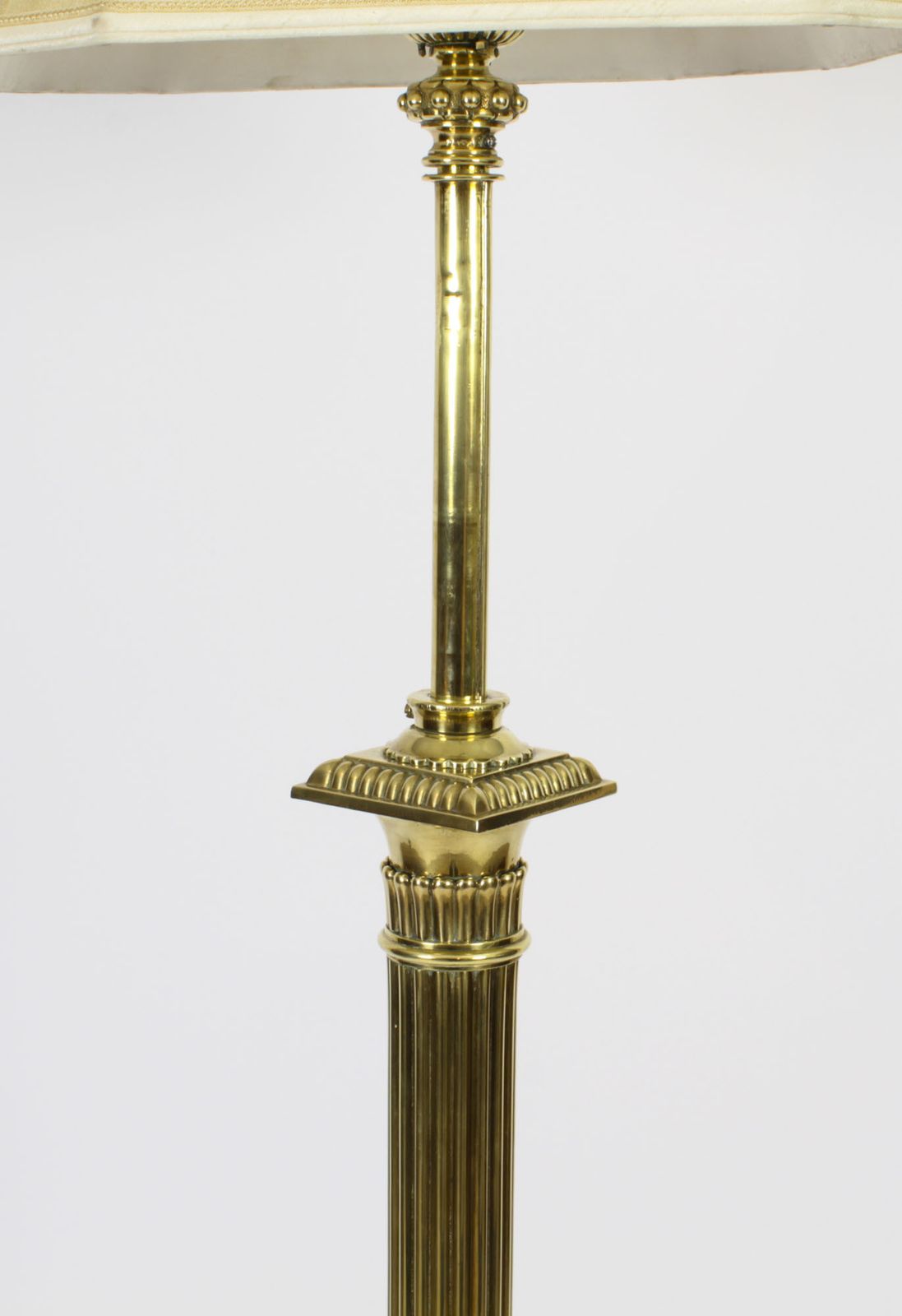 Victorian Brass Corinthian Column Telescopic Standard Lamp  19th C photo Lighting