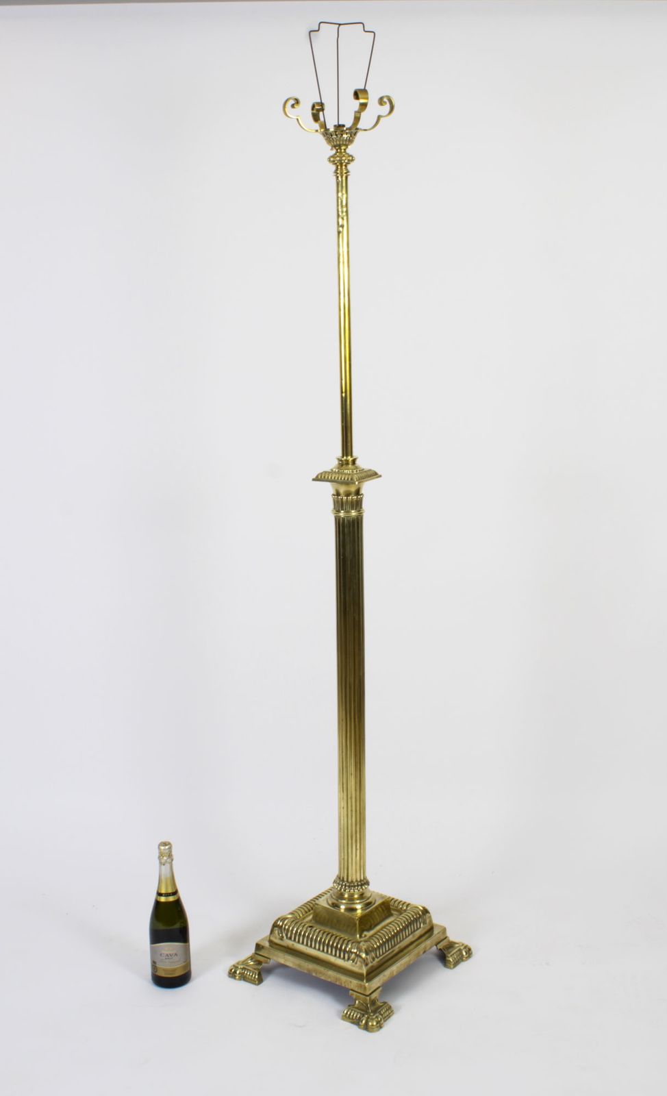 photo vintage Victorian Brass Corinthian Column Telescopic Standard Lamp  19th C