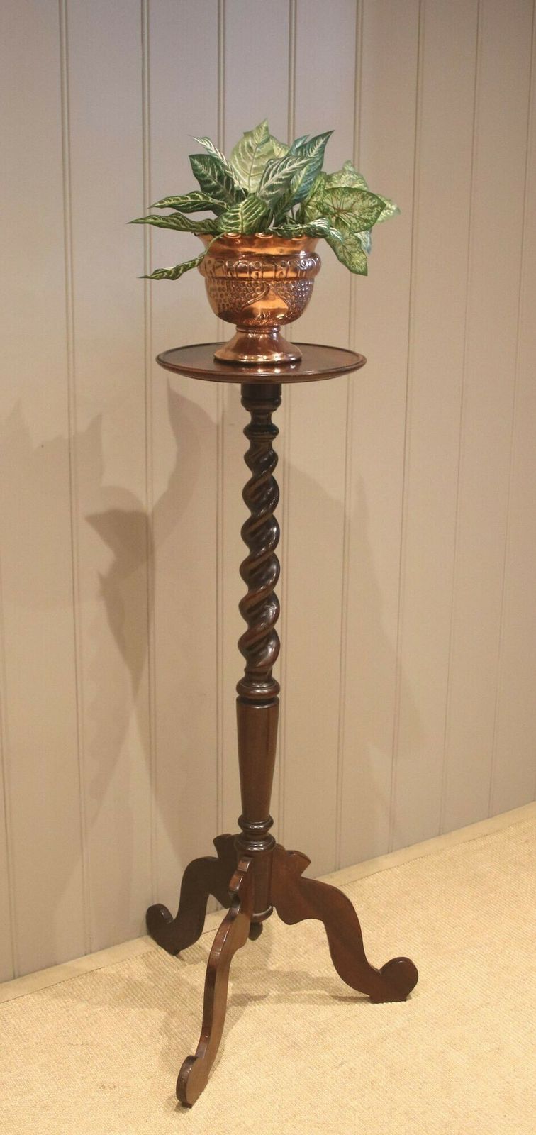Late 19th Century Walnut Jardiniere Stand photo vinterior