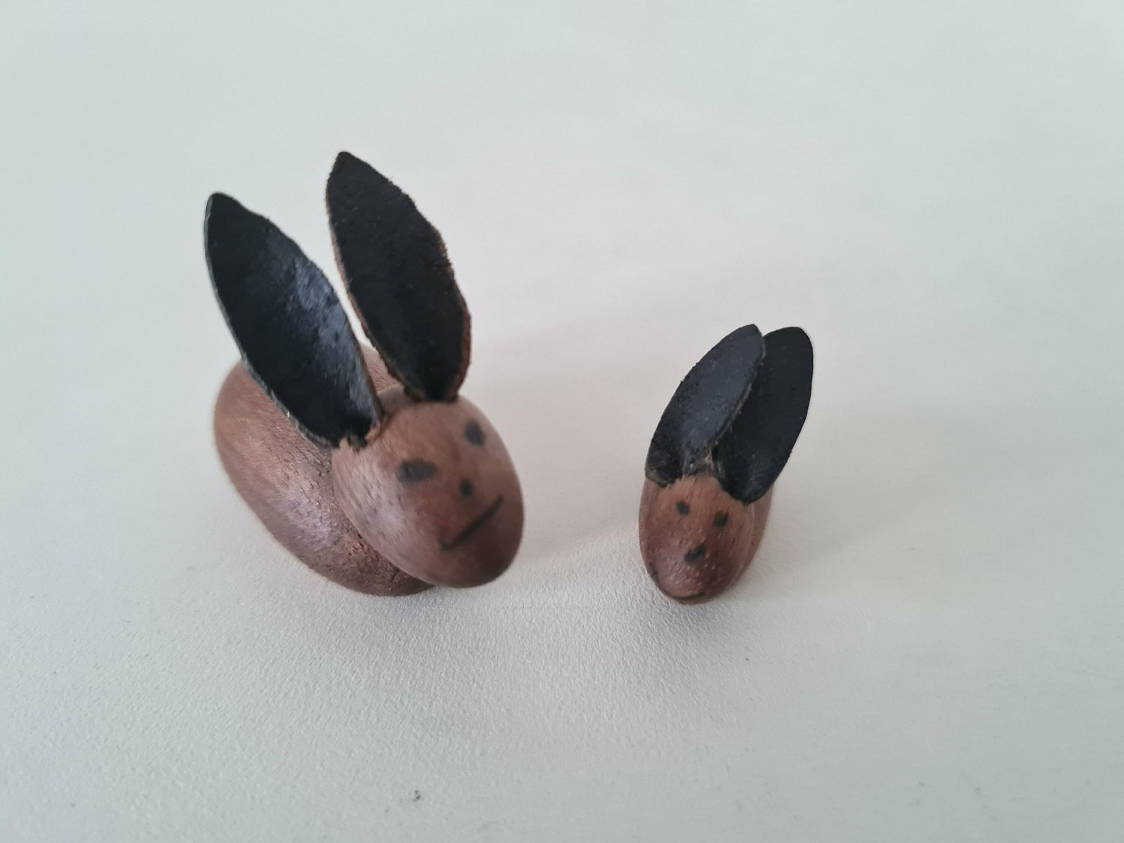 Vintage Erzgebirge Pair Of Easter Bunnies Folk Art Hand Painted Made In East Germany German Easter Wooden Decoration photo vinterior