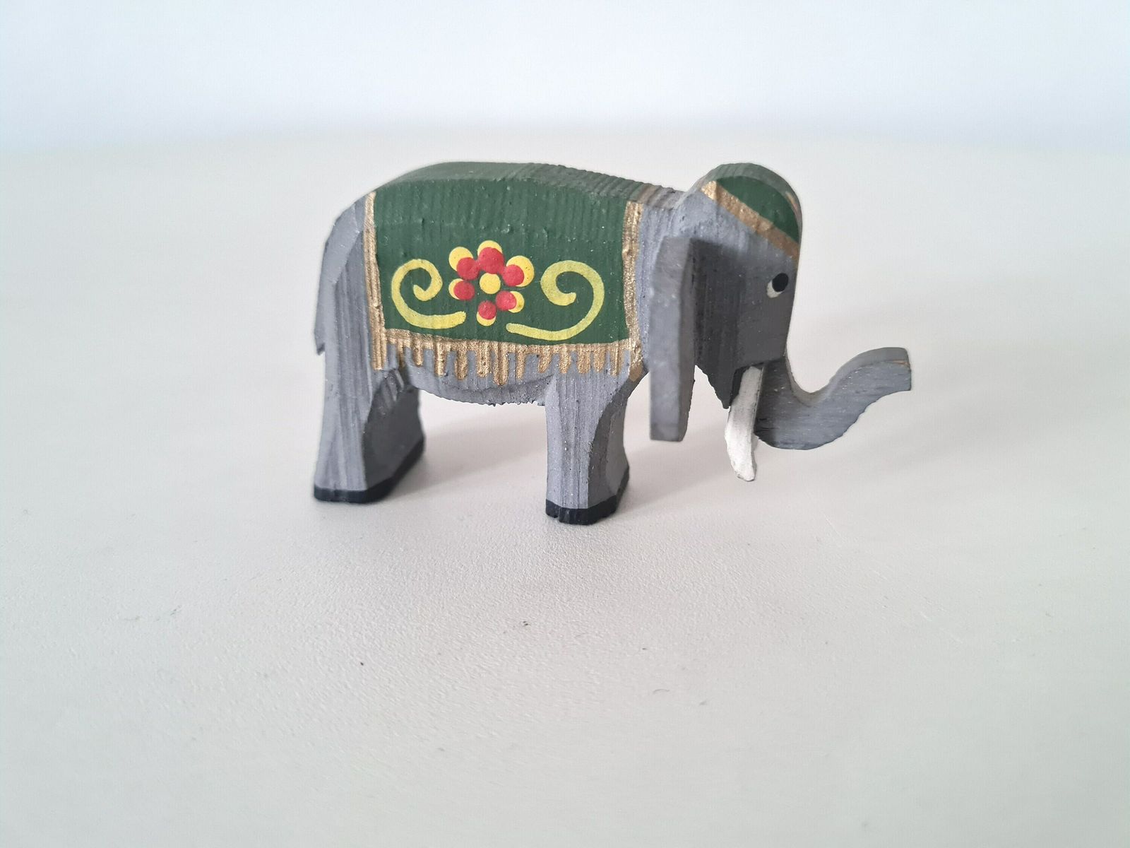 Vintage Erzgebirge Miniatuur Olifantfiguur – Houten Decoratie, Gemaakt In Oost Duitsland photo buy