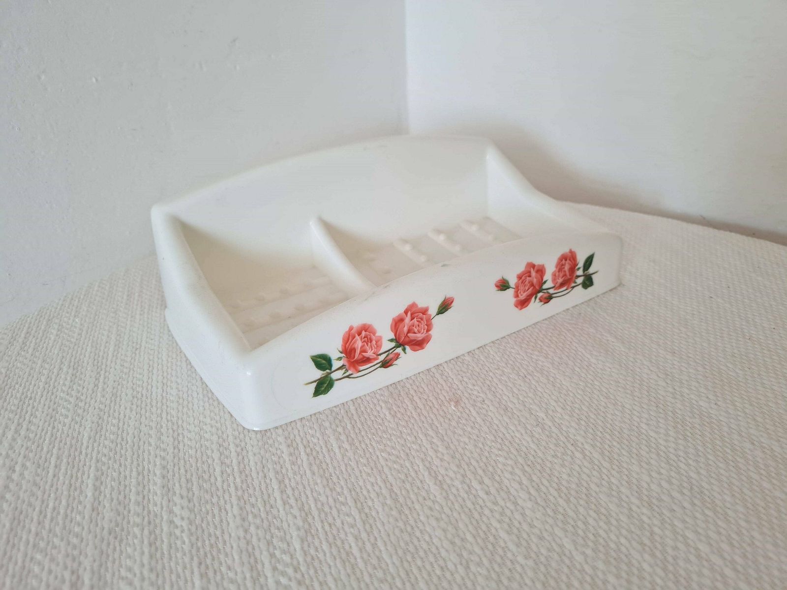 One Of The Retro Plastic Bathroom Accessories Syla France 2 photo 58.0