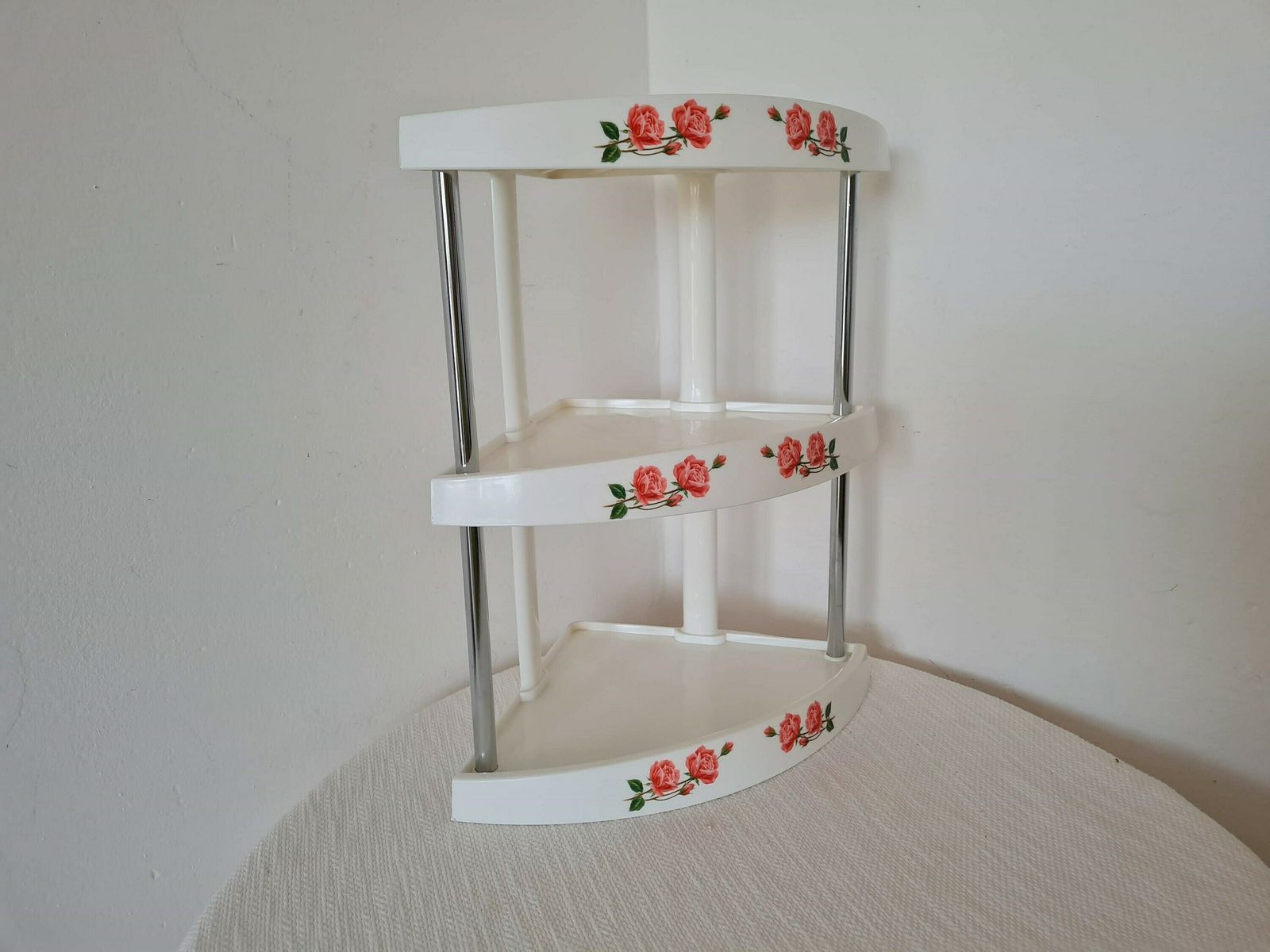 photo furniture Eén Van De Retro Plastic Badkameraccessoires Syla France 1