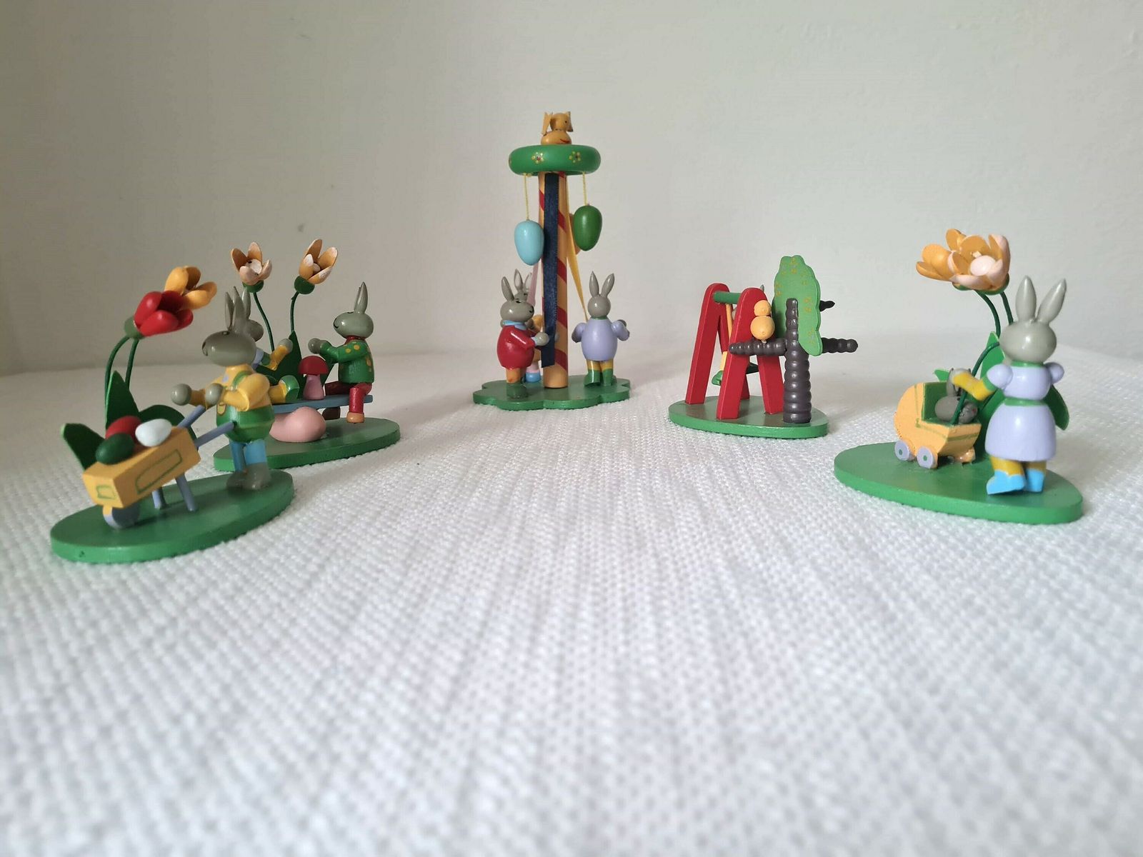 photo furniture Vintage Erzgebirge Easter Bunny German Wooden Decoration Folk Art Hand Painted Made In East Germany