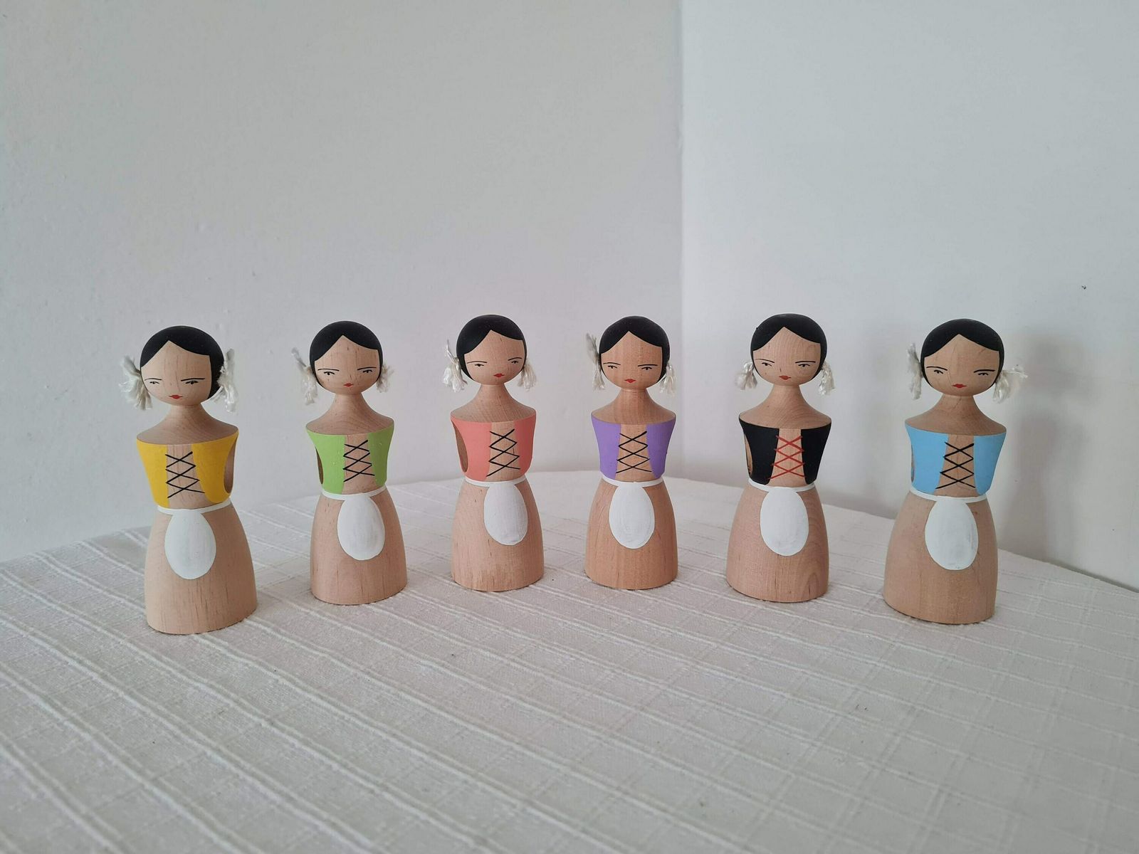 Vintage Erzgebirge Volkskunst Handgeschilderde Set Van 6 Servetringen In Doos, Jaren 80 photo vinterior