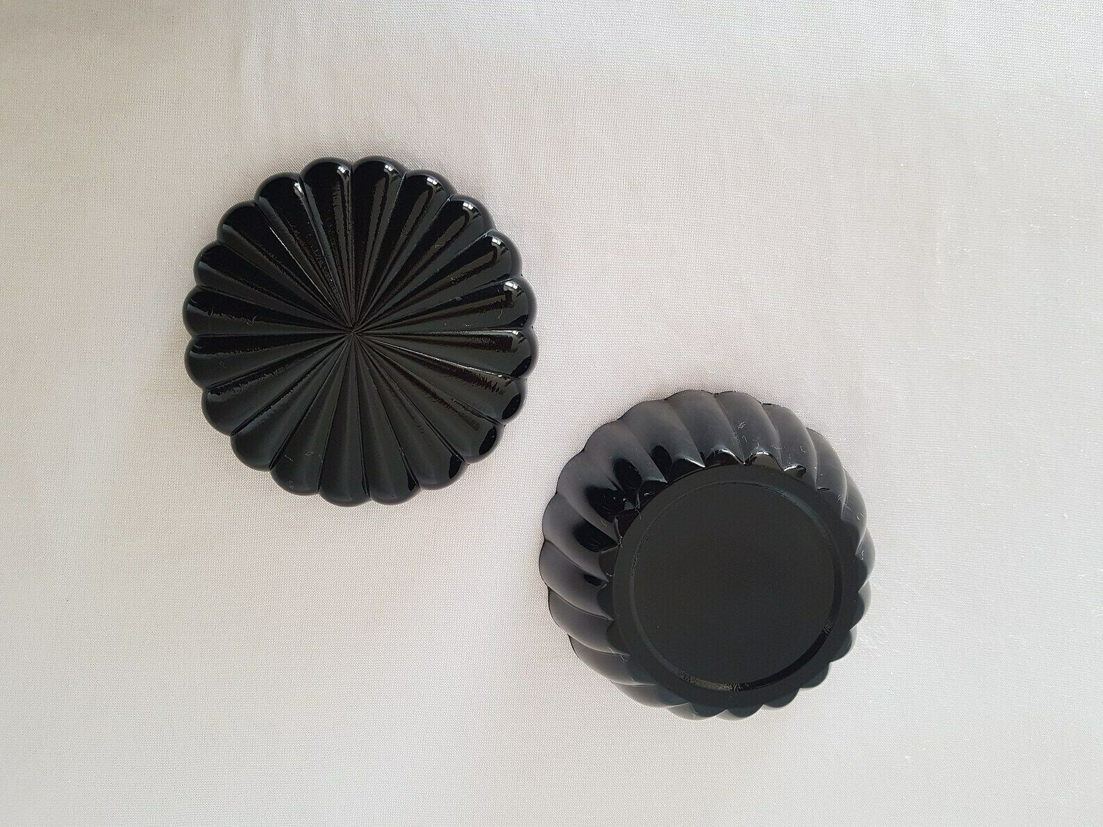 Bohemian Art Deco Opaque Black Glass Powder Can Dose Schlevogt Hoffmann Excellent Condition photo vintage