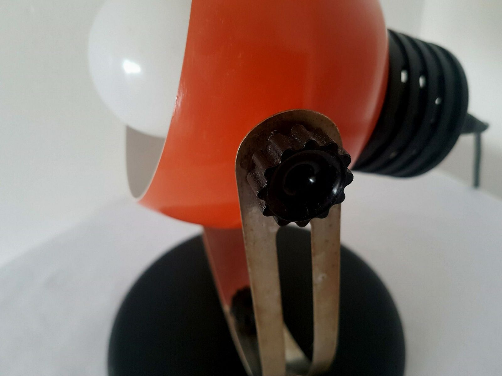 Vintage Oranje Bureaulamp – Mid Century Industrieel Retro Metalen Lamp Jaren 70 photo Verlichting